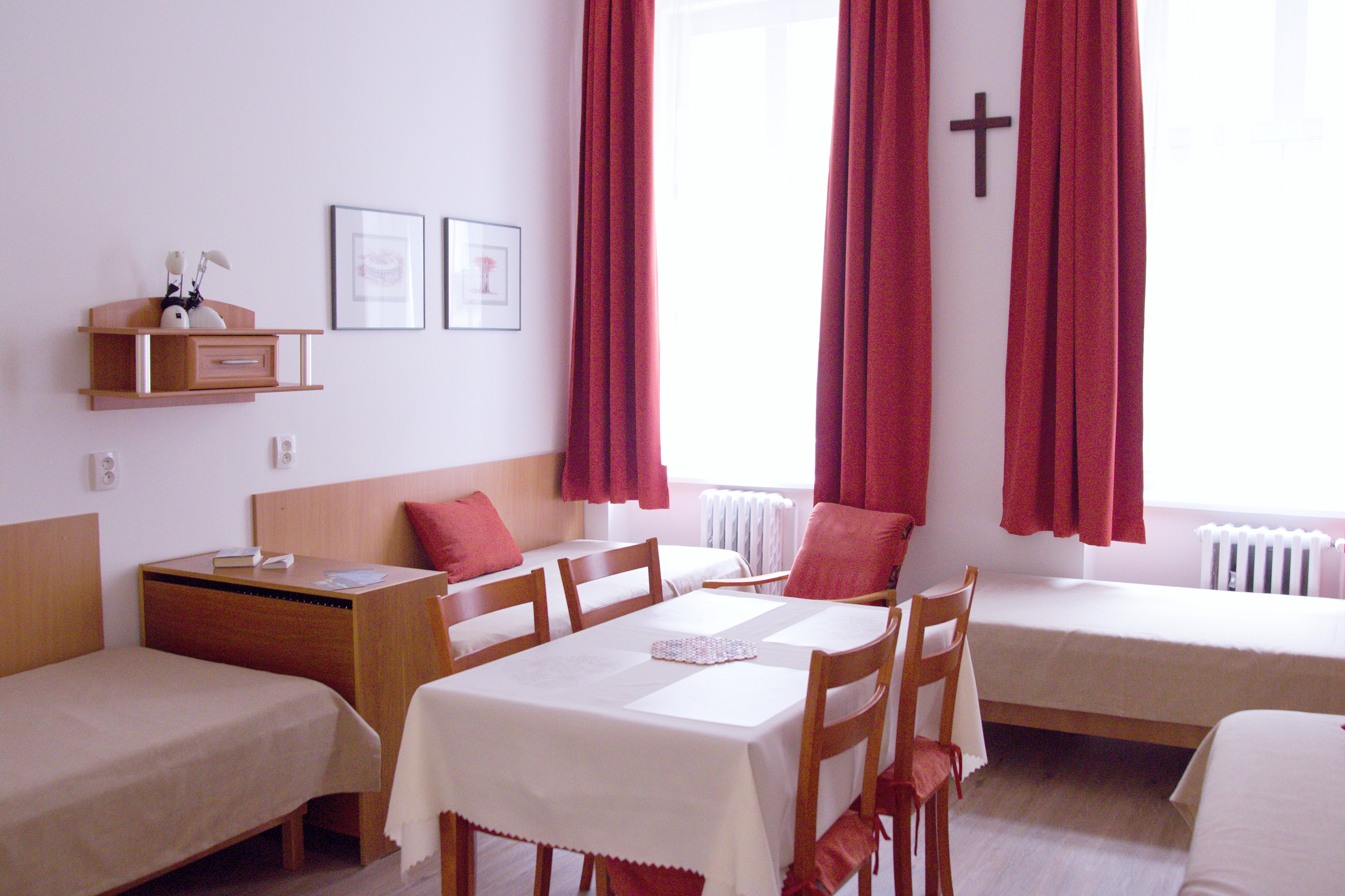 Praha 1 - Nové Město, Katolický domov studujících - DM a ŠJ - Čtyřlůžkový pokoj během školního roku